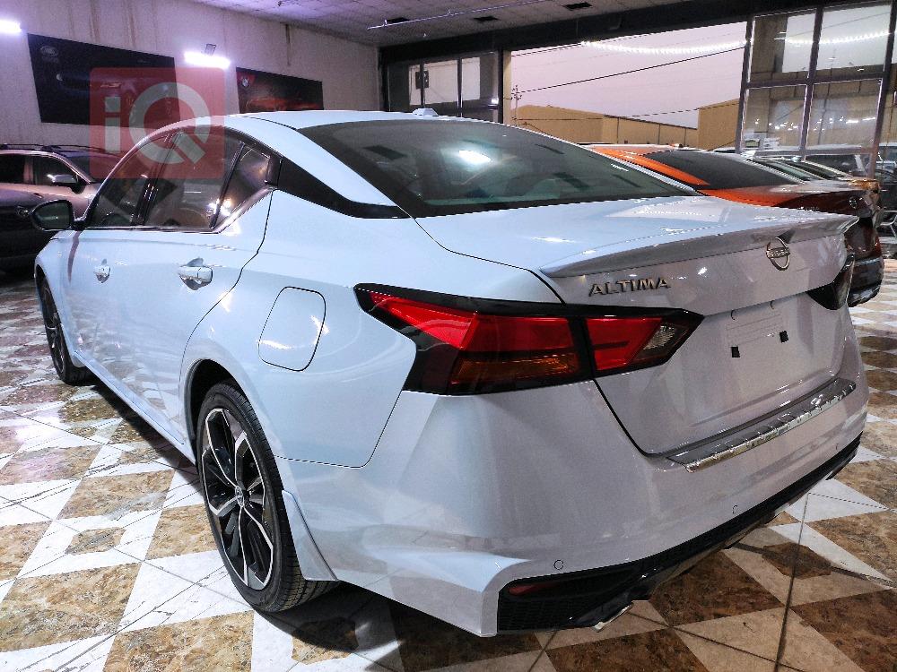 نيسان ألتيما